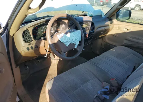 2004 Toyota Tundra z USA, uszkodzony, nr VIN 5TBJN32184S445997